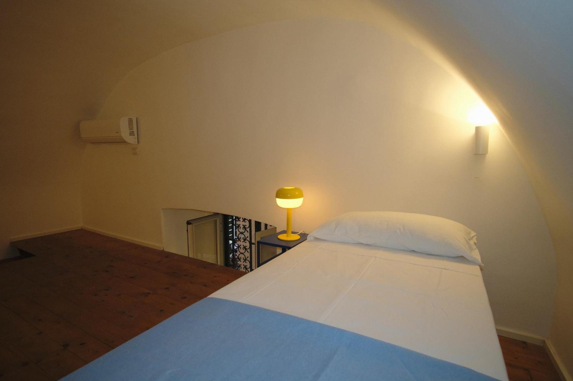 Vico Rooms Наполи Екстериор снимка